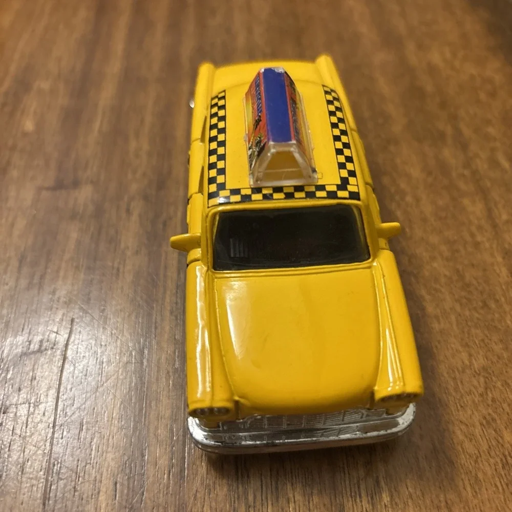 New York City Pull Back Diecast Checkered NYC Taxi Cab Car + Opening Doors